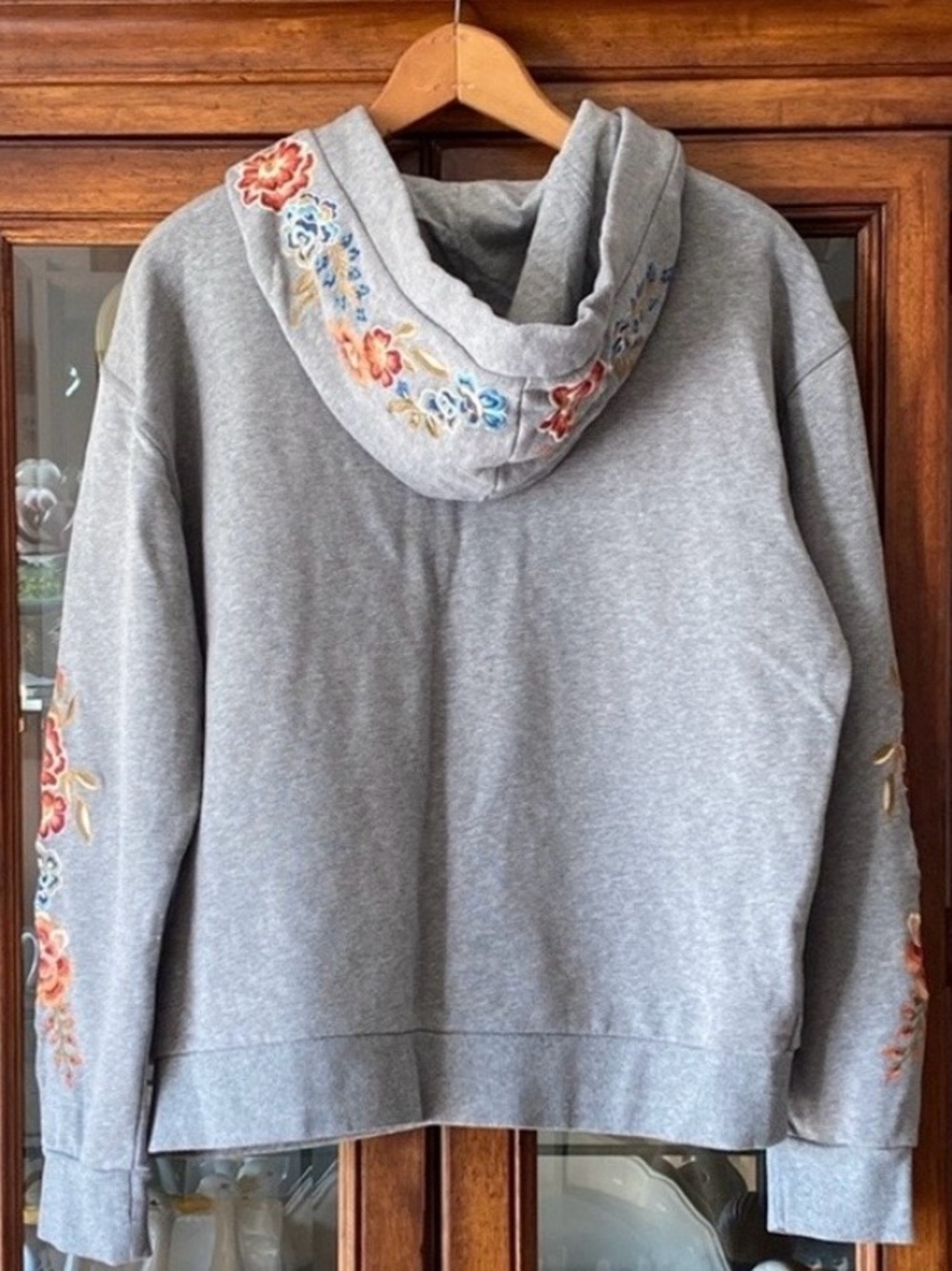 Driftwood Neptune Full Zip Embroidered
Floral Hoodie with Pockets. Size Large - Picture 2 of 11